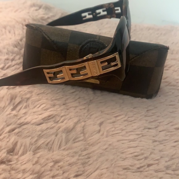 Vintage Fendi tortoise shell sunglasses - Picture 2 of 3